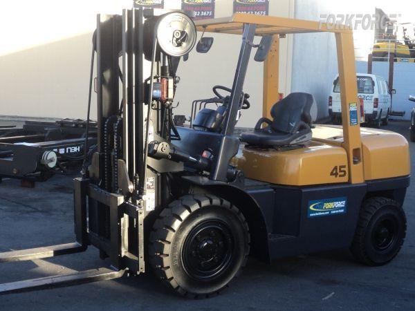 Used TCM FD45 4.5-Ton Diesel Forklift