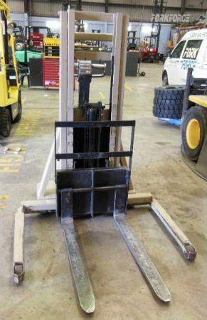 Used Crown 20M190A 1-Ton Walkie Stacker