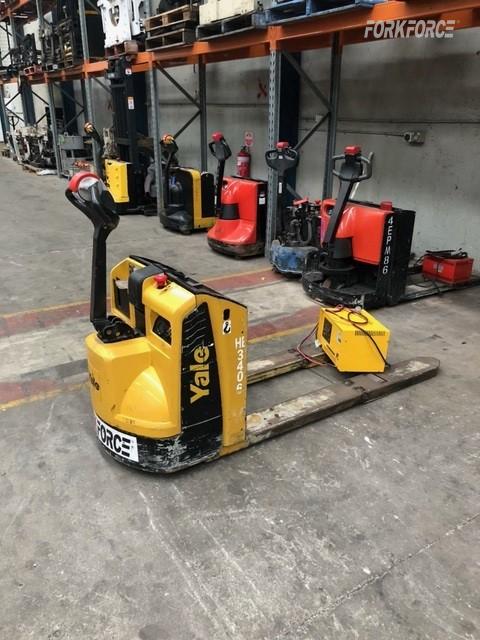 Used Yale MO20 2T Centre Rider Pallet Truck