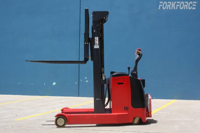 Used 1T Electric Straddle Stacker